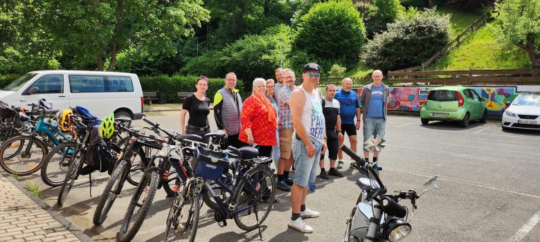 Stadtradeln-Teilnehmer mit deren Fahrrädern 