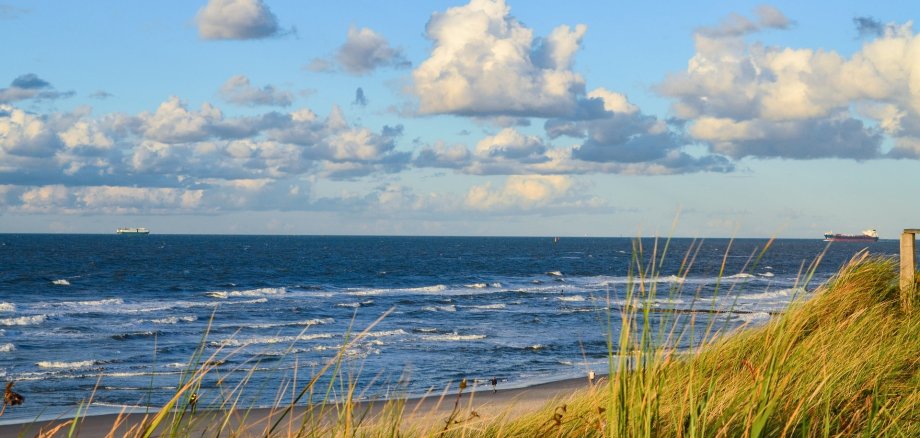 Ostsee Strand mit Dünen und Meer