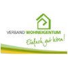 Verein Wohneigentum Schriftzug Verein Wohneigentum, einfach gut leben, Grafik Haus und grün/ gelbe Welle