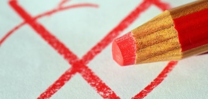 Kreuz auf einem Wahlzettel und ein Stift 
