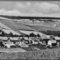 Blick auf das Dorf vom einem Berg