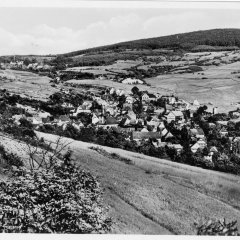 Blick aufs Dorf im Vorkriegszeit
